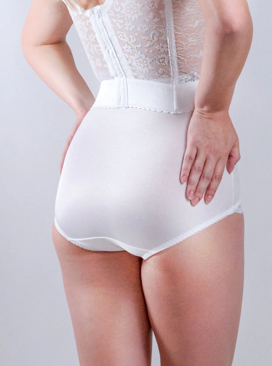 919 Light Shaping Panty with comfort V Leg lace design